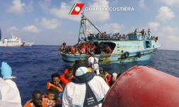 Capture d'écran montrant le sauvetage en mer de migrants par les gardes-cÎtes italiens, le 30 août 2016