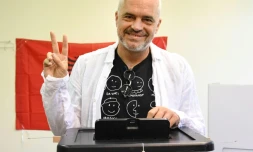Le Premier ministre albanais Edi Rama vote aux législatives, le 25 juin 2017 à Surrel