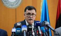 Fayez al-Sarraj, Premier ministre libyen désigné  par la communauté internationale, lors d'une conférence de presse, le 30 mars 2016 à Tripoli