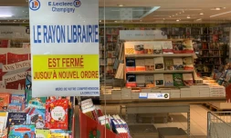 Un rayon librairie fermé le 3 novembre 2020 dans un hypermarché à Villiers-sur-Marne