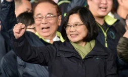 La candidate de l'opposition Tsai Ing-wen célèbre sa victoire à l'élection présidentielle le 15 janvier 2016 à Taipei