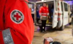 Des membres de la Croix-Rouge à Tours, le 22  décembre 2016