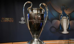 Le trophée de la Ligue des champions exposé lors du tirage au sort des demi-finales de la compétition au siège de l'UEFA à Nyon (Suisse), le 21 avril 2017
