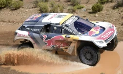 La Peugeot de Stéphane Peterhansel lors de la 8e étape du Dakar, le 10 janvier 2017 entre Uyuni et Salta