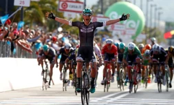 L'Autrichien Lukas Pöstlberger (Bora), vainqueur de la 1ère étape du Giro, le 5 mai 2017 à Olbia en Sardaigne