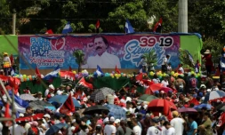 Des soutiens du président Daniel Ortega participe aux commémorations de la révolution sandiniste à Managua, au Nicaragua, le 19 juillet 2018
