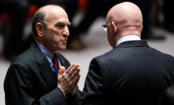 L'émissaire américain pour le Venezuela Elliott Abrams et l'ambassadeur russe aux Nations Unies Vassily Nebenzia, le 28 février au Conseil de sécurité de l'ONU, à New York