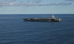 Le USS Gerald R. Ford, le plus grand porte-avions du monde, aperçu en mer du Nord lors de l'exercice Neptune Strike 2025 de l'OTAN le 24 septembre 2025 en mer du Nord
