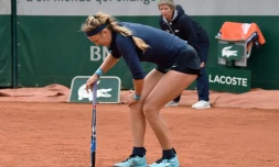 La Bélarusse Victoria Azarenka blessé à un genou, le 24 mai 2016 à Roland-Garros