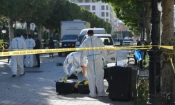 Un attentat suicide commis par une femme kamikaze a visé des véhicules de police dans le centre de Tunis, le 29 octobre 2018