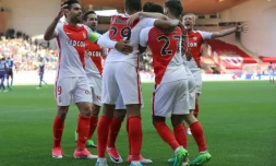 Thomas Lemar partage sa joie avec ses coéquipiers après avoir inscrit le 3e but de l'AS Monaco contre Toulouse à Louis-II, le 29 avril 2017