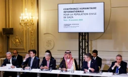 Le Premier ministre palestinien Mohammed Shtayyeh (g) à l'ouverture de la "conférence humanitaire" sur Gaza à l'Elysée, le 9 novembre 2023 à Paris