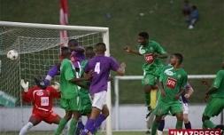 Foot: La D1P en attendant les Bleus