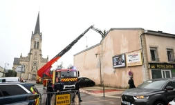 Le bâtiment où s'est déclaré dans la nuit un incendie mortel à Neuves-Maisons, en Meurthe-et-Moselle, le 30 novembre 2025
