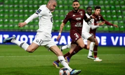 Le Turc Burak Yilmaz ouvre le score pour Lille sur le terrain de Metz, le 9 avril 2021