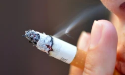 Le tabac d'abord, puis l'alcool, une mauvaise alimentation, et enfin l'obésité sont les quatre facteurs principaux en France des 40% de cancers qui seraient "évitables"