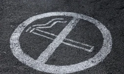 Un symbole "interdiction de fumer", le 29 septembre 2024 à Manosque, dans le sud de la France