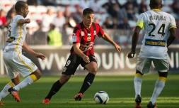 Le Niçois Hatem Ben Arfa (c) face à Lille, le 1er novembre 2015 à l'Allianz Riviera