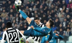 Cristiano Ronaldo (c) ouvre le score pour le Real en C1 face à la Juventus, avec un retourné acrobatique d'anthologie, le 3 avril 2018 à Turin 