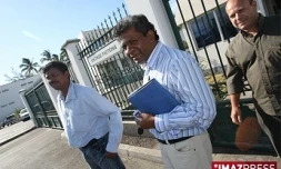 Jean-Hugues Ratenon et des membres d'Agir pou nout tout