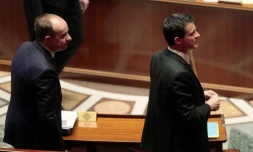Le ministre de la Justice Jean-Jacques et le Premier ministre Manuel Valls le 8 février 2016 à l'Assemblée nationale à Paris