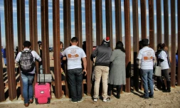 Des familles à la frontière américano-mexicaine le 10 décembre 2017