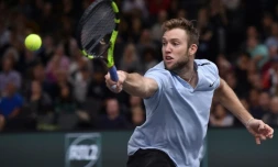 L'Américain Jack Sock face au Serbe Filip Krajinovic en finale du Masters 1000 de Paris-Bercy, le 5 novembre 2017