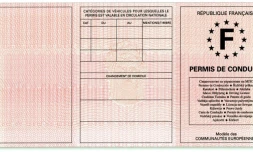 Ce document délivré le 17 décembre 2013 à Paris, par l'Agence nationale des Titres écurisés (ANTS) présente le permis transitoire, en trois volets, qui sera mis en circulation le 19 janvier 2013.