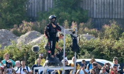Franky Zapata prêt au décollage pour la traversée de la Manche le 25 juillet 2019 à Sangatte (Pas-de-Calais)