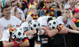 La consternation de supporters allemands lors du match de l'Allemagne face à la Corée du Sud, diffusé sur un écran géant à Berlin