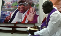 Le portrait de Papa Wemba lors d'une cérémonie le 27 avril 2016 à Abidjan