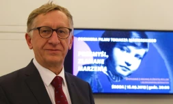 Le réalisateur polonais Tomasz Magierski avant la diffusion de son documentaire sur Renia Spiegel, l'"Anne Frank polonaise", à Varsovie le 18 septembre 2019