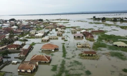 Des maisons submergées dans le district d'Adonkolo, à Lokoja, au Nigeria, le 12 octobre 2024, aprÚs la crue de deux grands fleuves