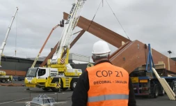 Travaux de construction d'un site de la COP21 le 6 octobre 2015 au Bourget 