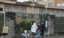 Recueillement devant la gendarmerie nationale à Carcassonne le 24 mars 2018 au lendemain de l'attaque qui a tué 4 personnes dont un lieutenant colonel