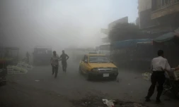 Des syriens de la ville rebelle d'Idlib fuient les bombardements, le 10 septembre 2016