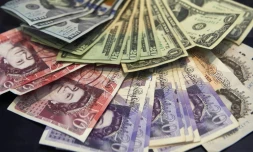 Crash éclair de la livre britannique sur fond de craintes d'un "Brexit dur"