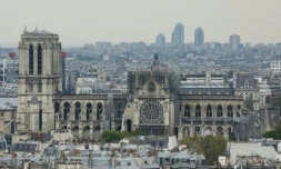 Vue de Notre-Dame de Paris au lendemain de l'incendie, le 16 avril 1019
