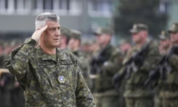 Le président kosovar Hashim Thaci inpecte les membres de al Kosovo Security Force à Pristima, le 13 décembre 2018. 