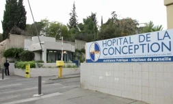 AprĂšs 15 jours de recherches, un septuagĂ©naire atteint de dĂ©mence, disparu d'un service hospitalier marseillais oĂč il attendait une sĂ©ance de chimiothĂ©rapie, a Ă©tĂ© retrouvĂ© mort, deux Ă©tages plus haut, dans une unitĂ© dĂ©saffectĂ©e du mĂȘme Ă©tablissement