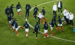 L'équipe de France à l'échauffement avant d'affronter l'Allemagne en match amical à Cologne, le 14 novembre 2017