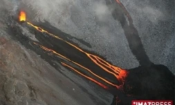 Lundi 15 Décembre 2008


Le piton de la Fournaise est entré en éruption vers 2 heures 45 ce lundi 15 décembre
 2008
