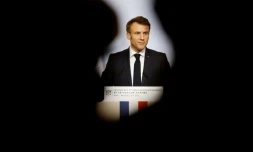 Le président français Emmanuel Macron prononce un discours à Pékin, le 5 avril 2023