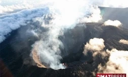 Le volcan poursuit son show