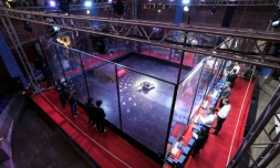 Des étudiants en ingénierie participent à un concours de combat de robots lors de la deuxième édition des Olympiades de la Tech au parc technologique de Pardis en Iran, en périphérie de Téhéran, le 28 octobre 2025