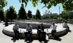 Déjeuner au soleil près des Halles, le 19 mai 2020 à Paris