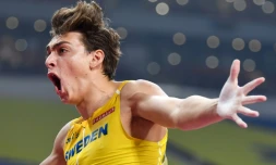 Le Suédois Armand Duplantis lors de la finale de la perche aux Mondiaux d'athlétisme, le 1er octobre 2019 à Doha 