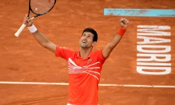 Le Serbe Novak Djokovic vainqueur du Grec Stefanos Tsitsipas en finale du tournoi de Madrid, le 12 mai 2019