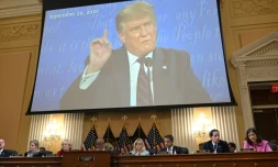 Une vidéo de l'ancien président Donald Trump projetée devant une commission d'enquête parlementaire, à Washington, le 13 juin 2022