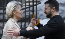 Photo publiée par la présience ukrainienne montrant le président ukrainien Volodymyr Zelensky et la présidente de la Commission européenne Ursula von der Leyen à Kiev le 4 septembre 2023